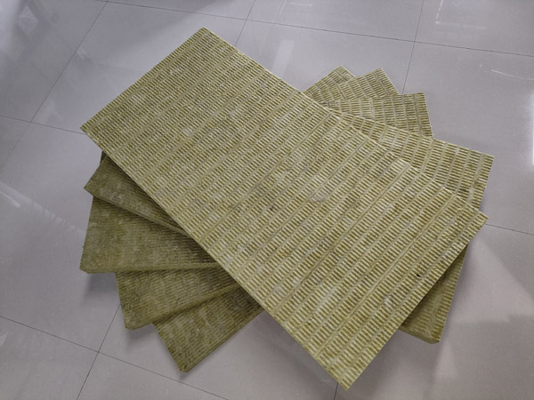 巖棉板抹面層開(kāi)裂原因所在